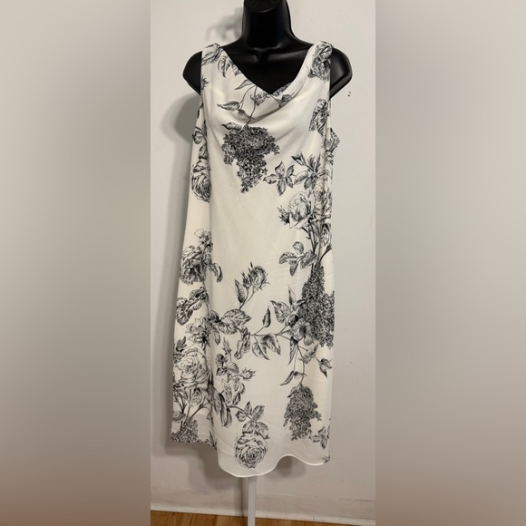 ➕Jessica Howard Black and Ivory Floral Midi Dress. - Picture 1 of 5